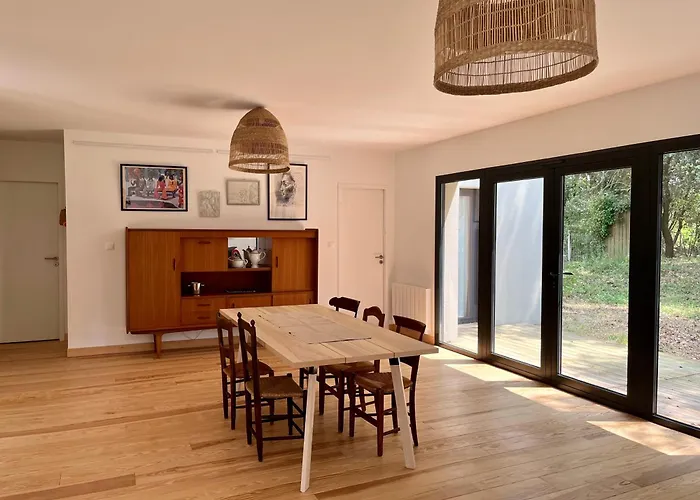 53 House Medoc Villa