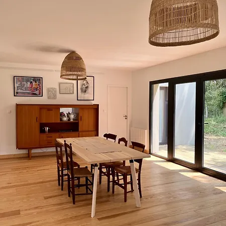 53 House Medoc Villa